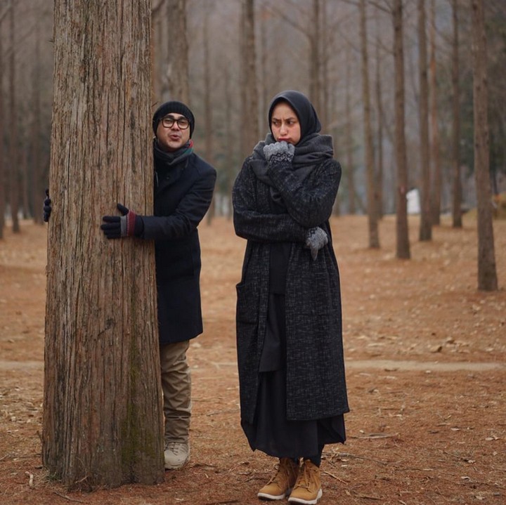 <p>Potret ini memperlihatkan kalau Ramzi memang suami yang humoris ya, Bunda. (Foto: Instagram @avibasalamah)</p>