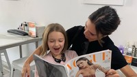 6 Momen Kompak Victoria dan Si Bungsu Harper Beckham
