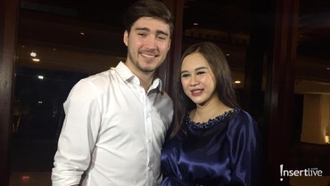 img-title Cerita Aura Kasih Ngidam Ular hingga Makan Beras