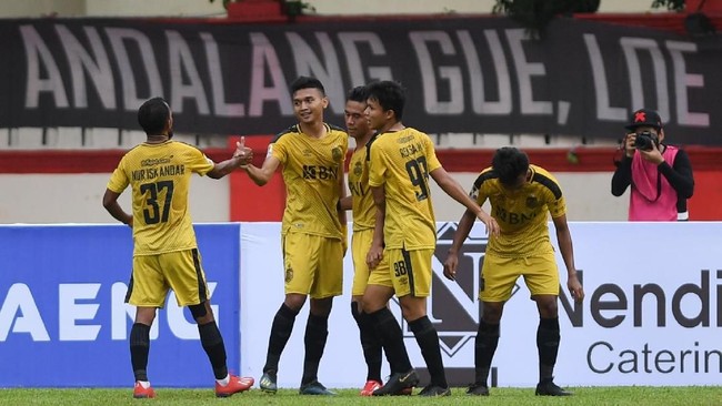 Bhayangkara FC, Bali United, dan Persib Bandung disebut sebagai tiga klub terkuat untuk menjuarai Liga 1 musim ini.
