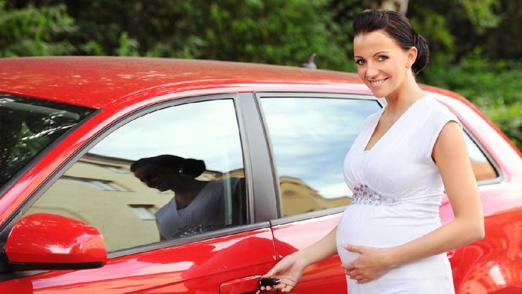 Bunda sedang hamil dan hendak mudik? Simak tips mudik aman dan nyaman bagi ibu hamil dari dokter berikut ini.