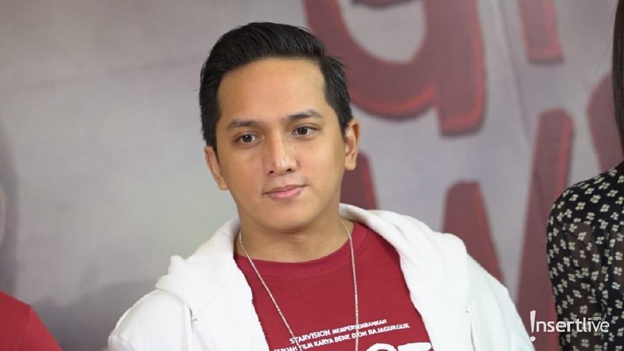 Perankan Hantu, Ge Pamungkas: Gue Nggak Boleh Senyum Dalam proses penggarapan film Ghost Writer, Ge Pamungkas mengaku mendapat tantangan khusus.