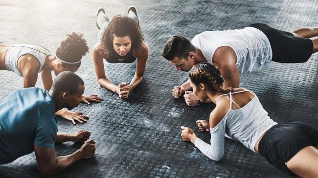 Seorang wanita asal Montreal, Kanada, memecahkan rekor plank Guinness World Record dengan catatan waktu 4 jam 20 menit.