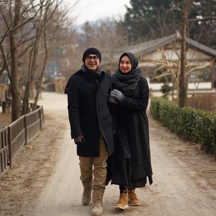 <p>Semoga selalu harmonis dan bahagia ya, Ramzi dan Avi. (Foto: Instagram @avibasalamah)  </p>