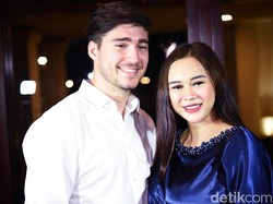 Jauh di Mata Aura Kasih, Eryck Amaral Tetap Perhatian