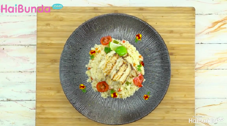 Sekali-kali, boleh dong Bunda menyajikan menu sahur ala restoran. Coba nih: Baked Fish With Coconut Rice!