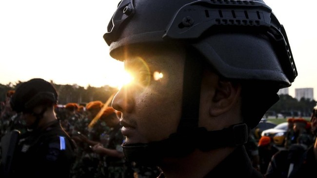 Kapolda Jatim Irjen Pol Luki Hermawan Operasi Ketupat Semeru 2019 akan berlangsung selama 13 hari dengan jumlah total pos pengamanan sebanyak 319 di Jatim.
