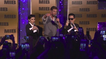 img-title Chris Hemsworth Ungkap Perbedaan Peran di Thor dan Men In Black