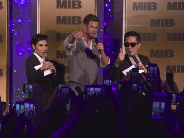 Chris Hemsworth Ungkap Perbedaan Peran di Thor dan Men In Black