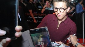 Tom Holland Pamer Sambutan Hangat Penggemar di Bali