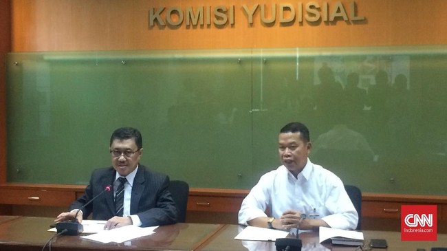 Komisi Yudisial menerima 67 calon hakim agung satu hari jelang pendaftaran tutup, yang terdiri dari 42 orang jalur karier dan 25 orang jalur non karier.