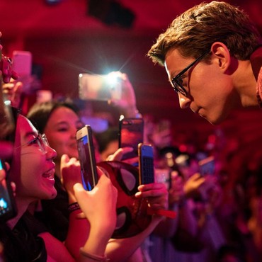 Ada di Bali untuk Bekerja, Teman Tom Holland Kaget Luar Biasa