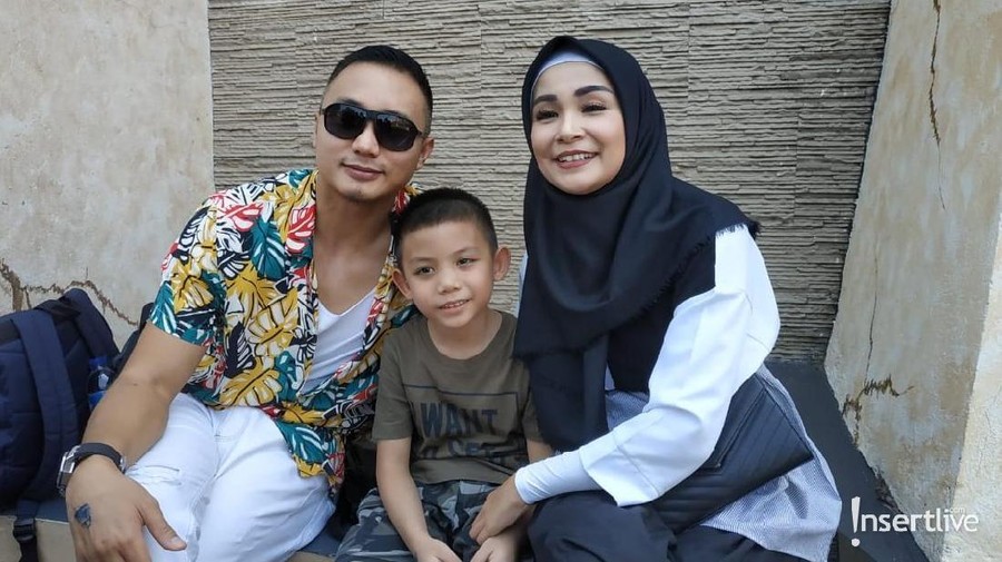 Soraya dan Suami Sempatkan Waktu Berkumpul Dengan Keluarga saat liburan