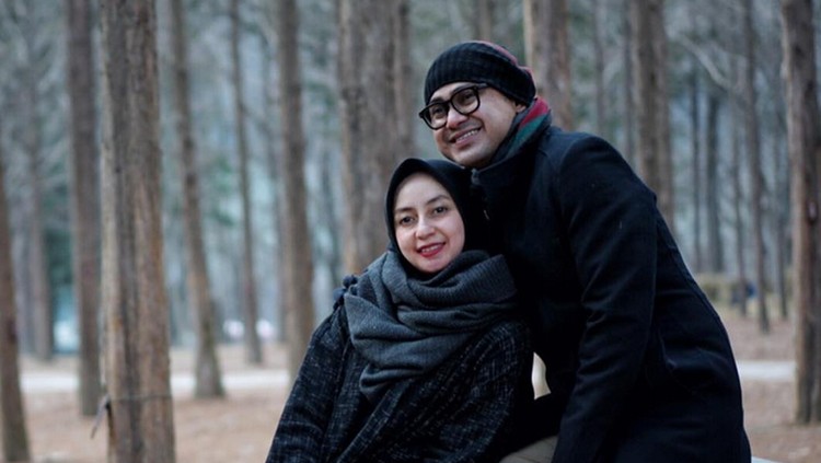Avi Basalamah dan Ramzi memiliki sikap yang berbeda dalam mendidik putri tunggal mereka, Asila. Simak cerita Avi Basalamah berikut ini, Bun.