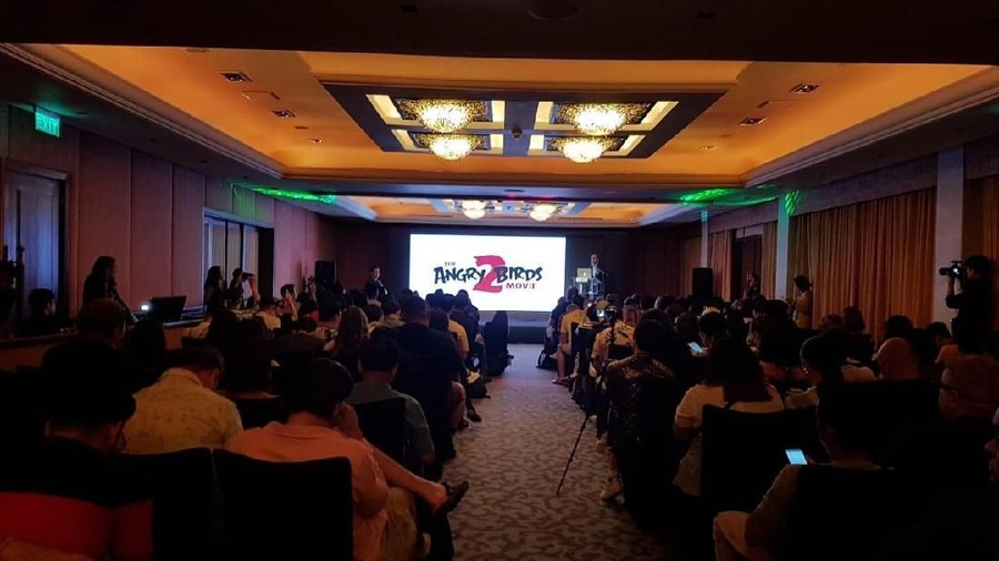 Konferensi pers dihadiri John Cohen, produser film Angry Birds 2.