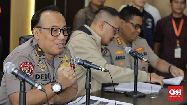 Polisi Ungkap Jenis Proyektil di Tubuh Korban Rusuh 22 Mei Berdasar uji balisitik terhadap proyektil yang bersarang di tubuh korban tewas kerusuhan 22 Mei, Polri menyebut ada dua jenis kaliber, yakni 5.56 mm dan 9 mm.
