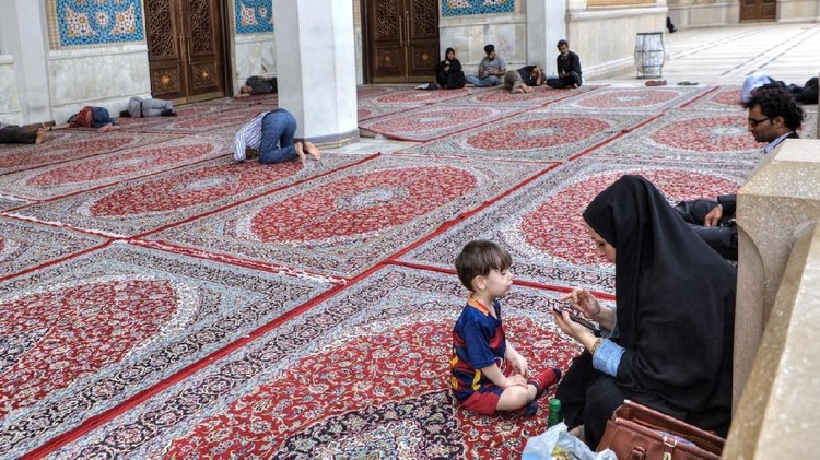 ilustrasi anak salat