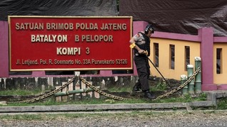 Polisi Uji Proyektil Peluru Penembakan Mako Brimob Purwokerto