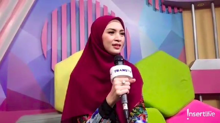 Ini Alasan yang Bikin Donita Memutuskan Berhijab Ternyata inilah alasan Donita akhirnya memutuskan untuk berhijab.