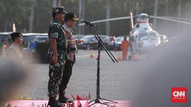 Kepala Bidang Humas Polda Papua Komisaris Besar Ahmad Kamal mengatakan Panglima TNI dan Kapolri akan berkantor di Jayapura selama sepekan ke depan.