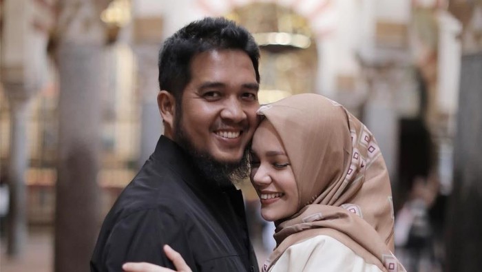 Dewi Sandra dan Agus Rahman