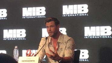 img-title Menikmati Chris Hemsworth Menghitung Pakai Bahasa Indonesia