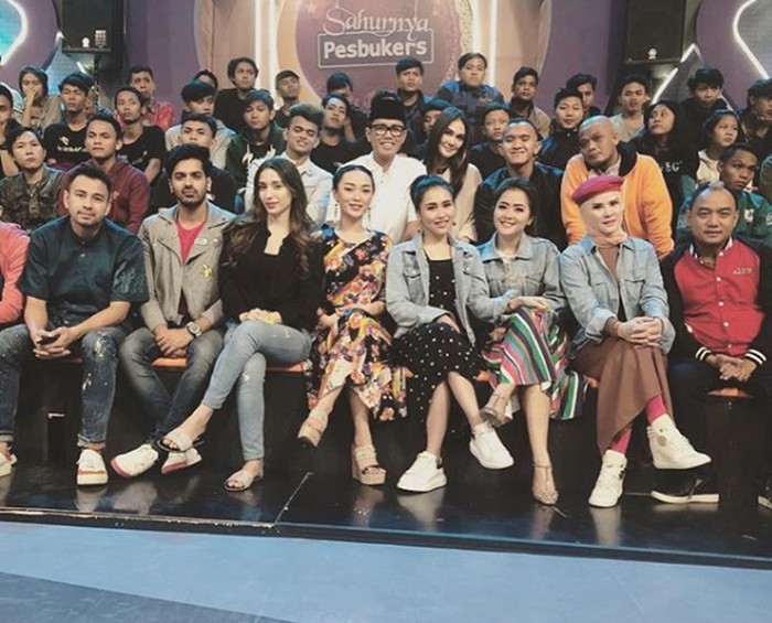 Pesbukers dari instagram Ayu Ting Ting.
