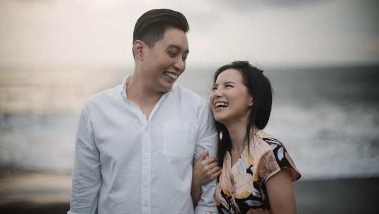 Edric Tjandra curhat, istrinya yang sedang hamil menolak untuk jalan bersama karena bau parfum.