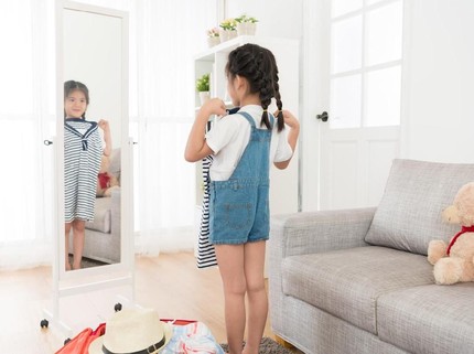 Seberapa Wajib Orang Tua Membelikan Baju Lebaran untuk Anak?
