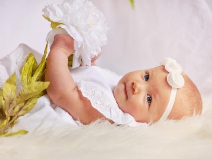 50 Nama Bayi Perempuan dari Berbagai Bahasa Bermakna Suci