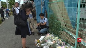 VIDEO: Warga Jepang Beri Penghormatan Pada Korban Penusukan