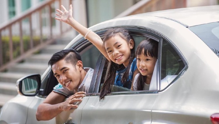 Father and daughter on car and smile from car windows before start family travel trip in holiday, this immage can use for family , travel, car, weekend, and summer concept
