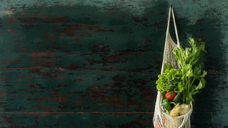 Cara Mudah Memulai Green and Sustainable Living Untuk memulai green and sustainable living itu enggak sulit, Bun. Yuk, ikuti cara berikut.