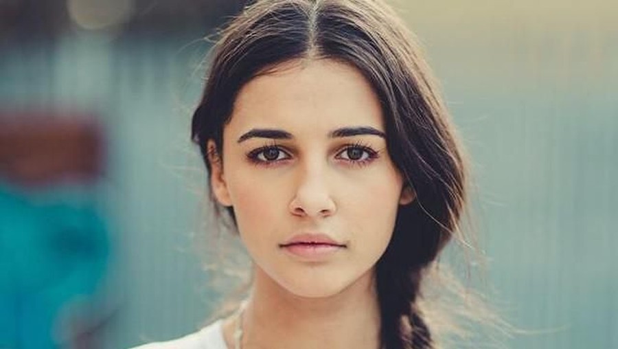 Mengenal lebih dalam sosok Naomi Scott pemeran Putri Jasmine di film Aladdin.