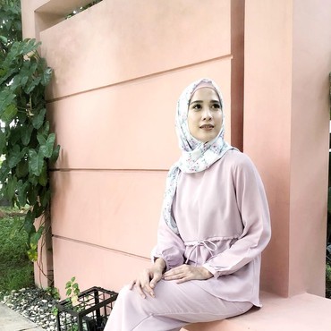 Mantap Hijrah, Ini 6 Gaya Cantik Fanny Fabriana dengan Hijab