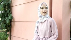 Mantap Hijrah, Ini 6 Gaya Cantik Fanny Fabriana dengan Hijab