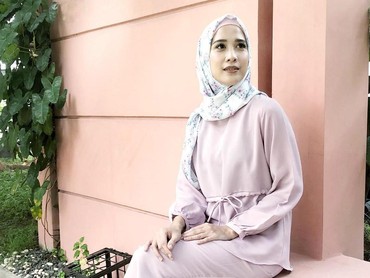 Mantap Hijrah, Ini 6 Gaya Cantik Fanny Fabriana dengan Hijab