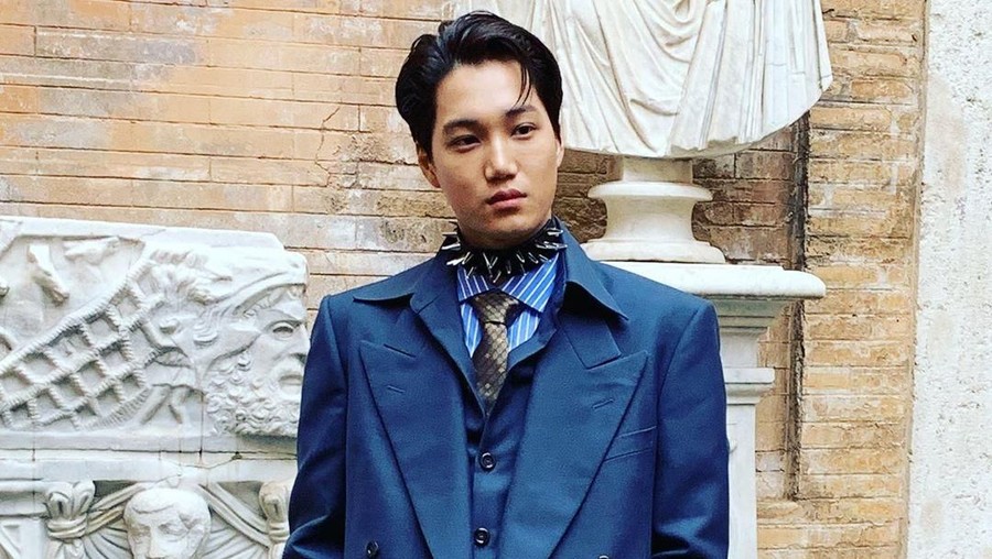 Ketampanan Kai EXO memudarkan popularitas Lee Il Min saat masa sekolah. 