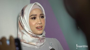 Fanny Fabriana Teteskan Air Mata Sebelum Putuskan Berhijab