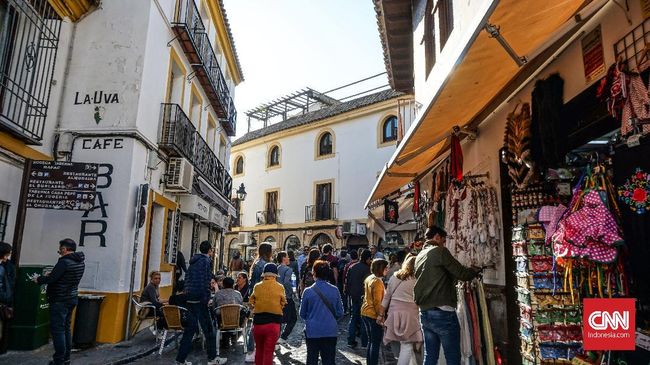Tak lengkap jika melancong ke Andalusia tetapi tak membawa buah tangan. Berikut rekomendasi oleh-oleh di Andalusia.