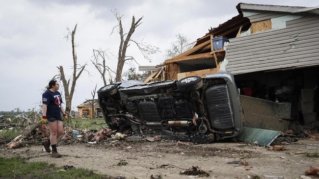 Sebanyak 25 orang meninggal dalam bencana angin tornado yang menyapu kawasan tengah Negara Bagian Tennessee, Amerika Serikat.