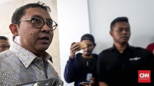 Wakil Ketua DPR Fadli Zon menjenguk dua tersangka dugaan makar, Eggi Sudjana dan Lieus Sungkharisma di Rutan Markas Polda Metro Jaya.