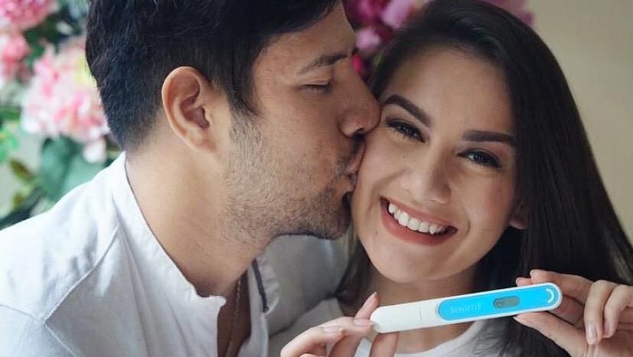 Iris Bella hamil, warganet satu ini sebut Ibel hamil duluan.