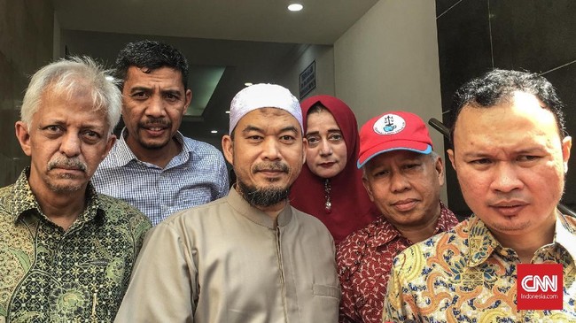 Polisi menunda memeriksa jubir BPN Prabowo-Sandi, Ansufri Idrus Sambo karena yang bersangkutan ingin fokus ibadah di bulan Ramadan.