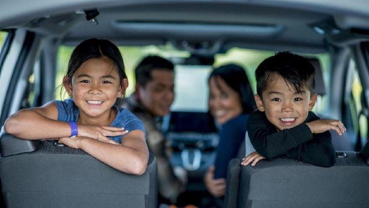 Si kecil sudah mulai bosan di jalan, Bun? Yuk ajak mereka melakukan kegiatan seru. Salah satunya berdoa naik kendaraan.