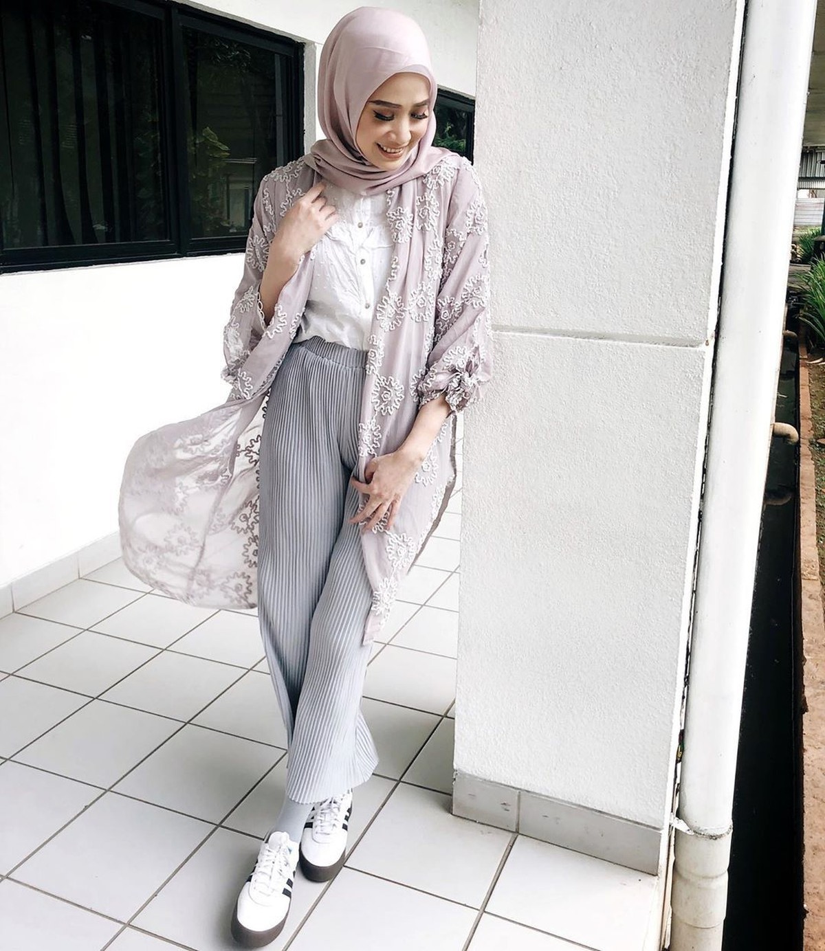 Fanny Fabriana mantap berhijab pada ramadan 2019&period; Wanita 34 tahun itu pun tampil cantik nan stylish dengan hijabnya&period;