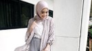 Fanny Fabriana mantap berhijab pada ramadan 2019&period; Wanita 34 tahun itu pun tampil cantik nan stylish dengan hijabnya&period;