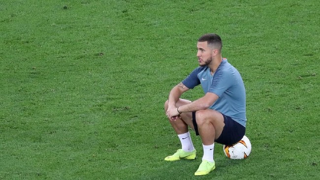 Bintang anyar Real Madrid, Eden Hazard merasa malu dibandingkan dengan Lionel Messi yang sejak lama jadi motor permainan Barcelona.