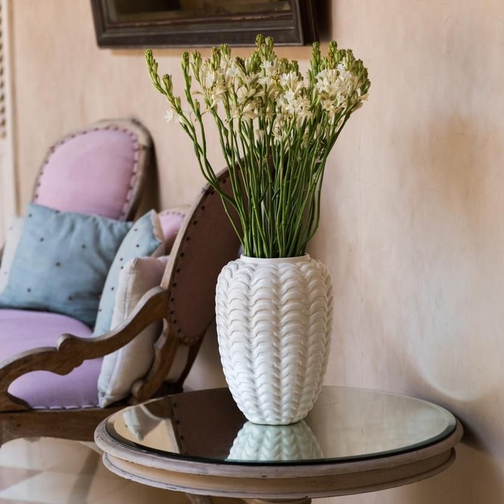 <p>Bunga yang satu ini sudah sering digunakan sebagai penghias ruangan saat Lebaran. Tapi tahukah Bunda kalau bunga bernama latin <em>Polianthes tuberosa</em> tersebut banyak digunakan sebagai bahan parfum? (Foto: iStock)</p>