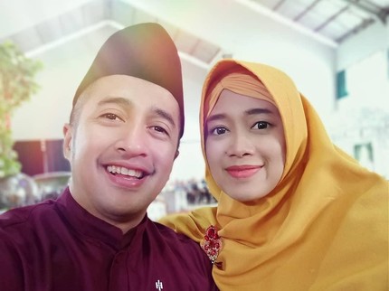 Sederhana, 7 Potret Hangatnya Irfan Hakim dan Istri